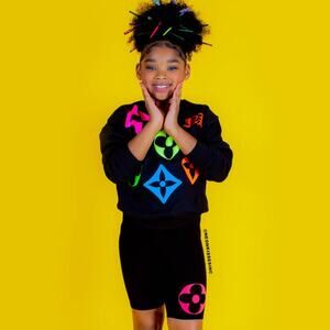 Neon Kisses Girls Black Graphic Pullover Crew Neck Sweatshirt Youth Size 8